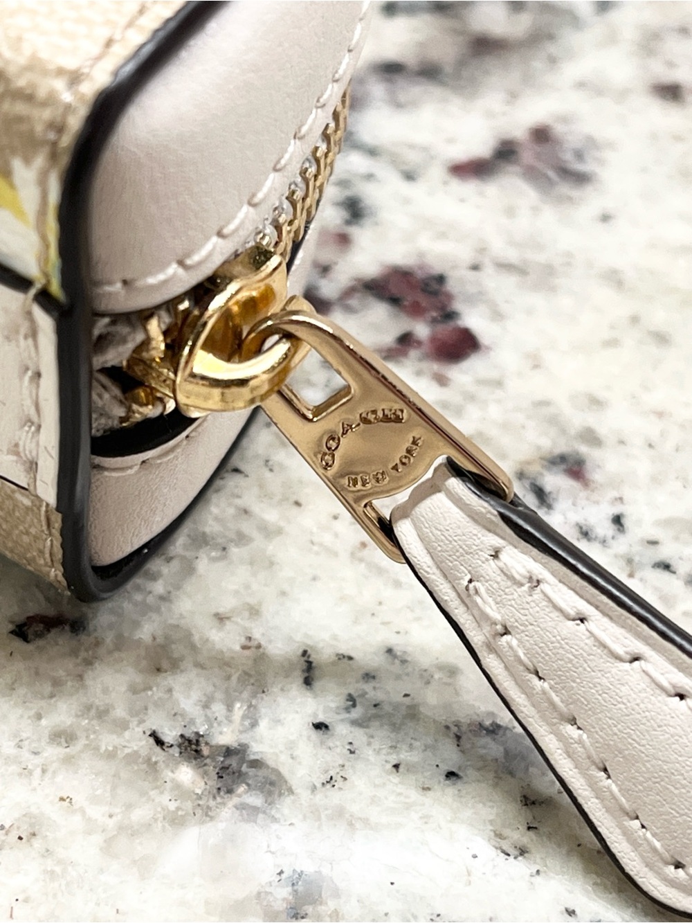 Coach Signature Daisy Print Crescent Pouch Bag Charm NWOT - Picture 5 of 8